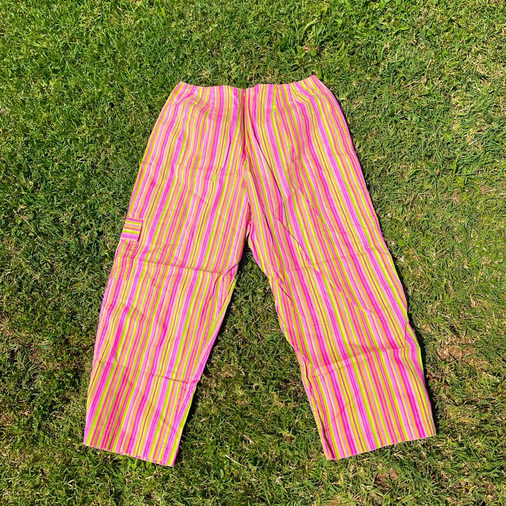 ❗️SOLD❗️Striped Capri Pants 💚💗